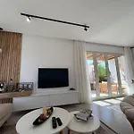 Дом отдыха Lumiere House Baks-Rrjoll