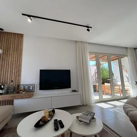 Ferienhaus Lumiere House Baks-Rrjoll