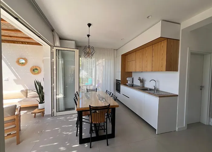 Lumiere House Semesterbostad Baks-Rrjoll
